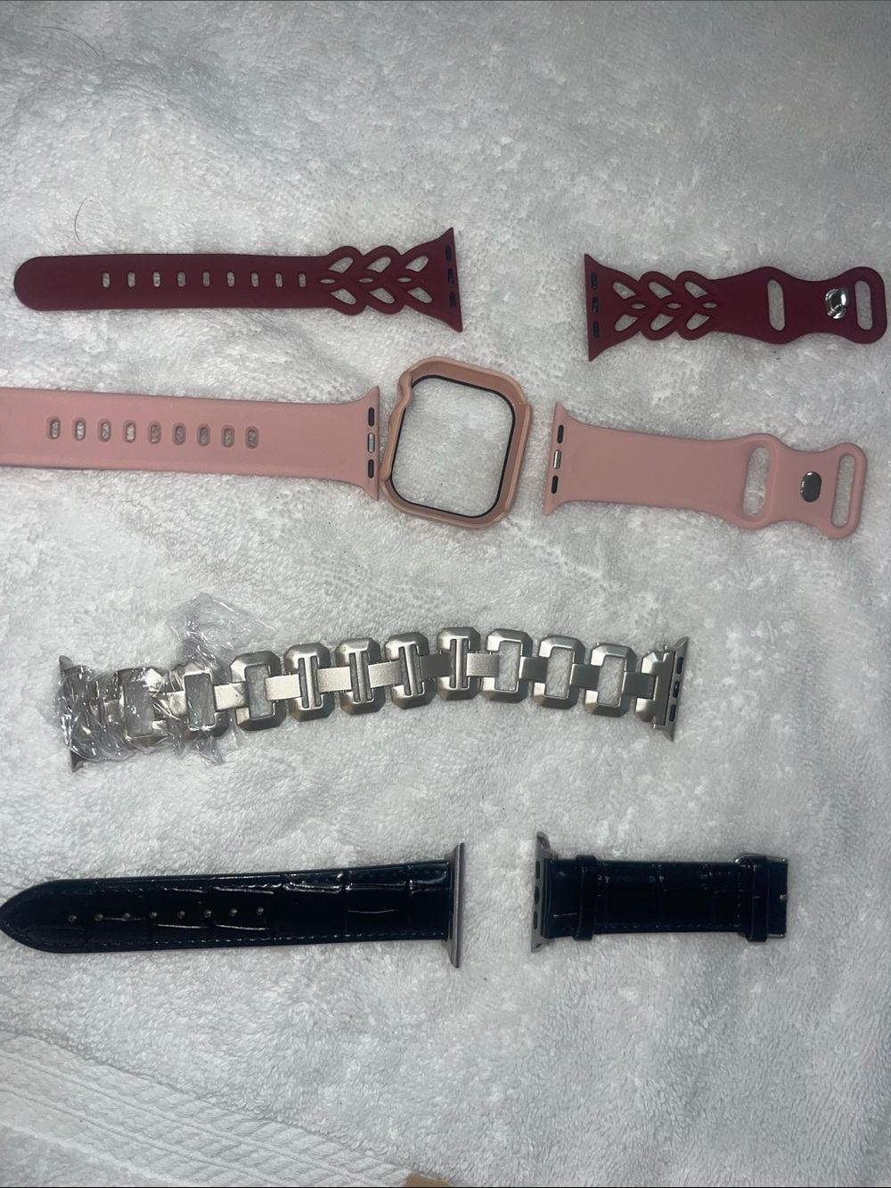 Lot of 4 Apple Watch bands